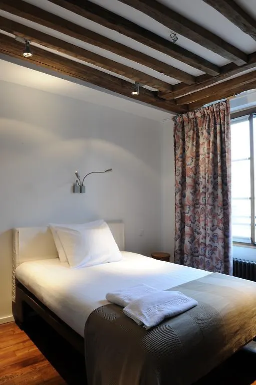 פריז Boutique Hotel De La Place Des Vosges 3*,